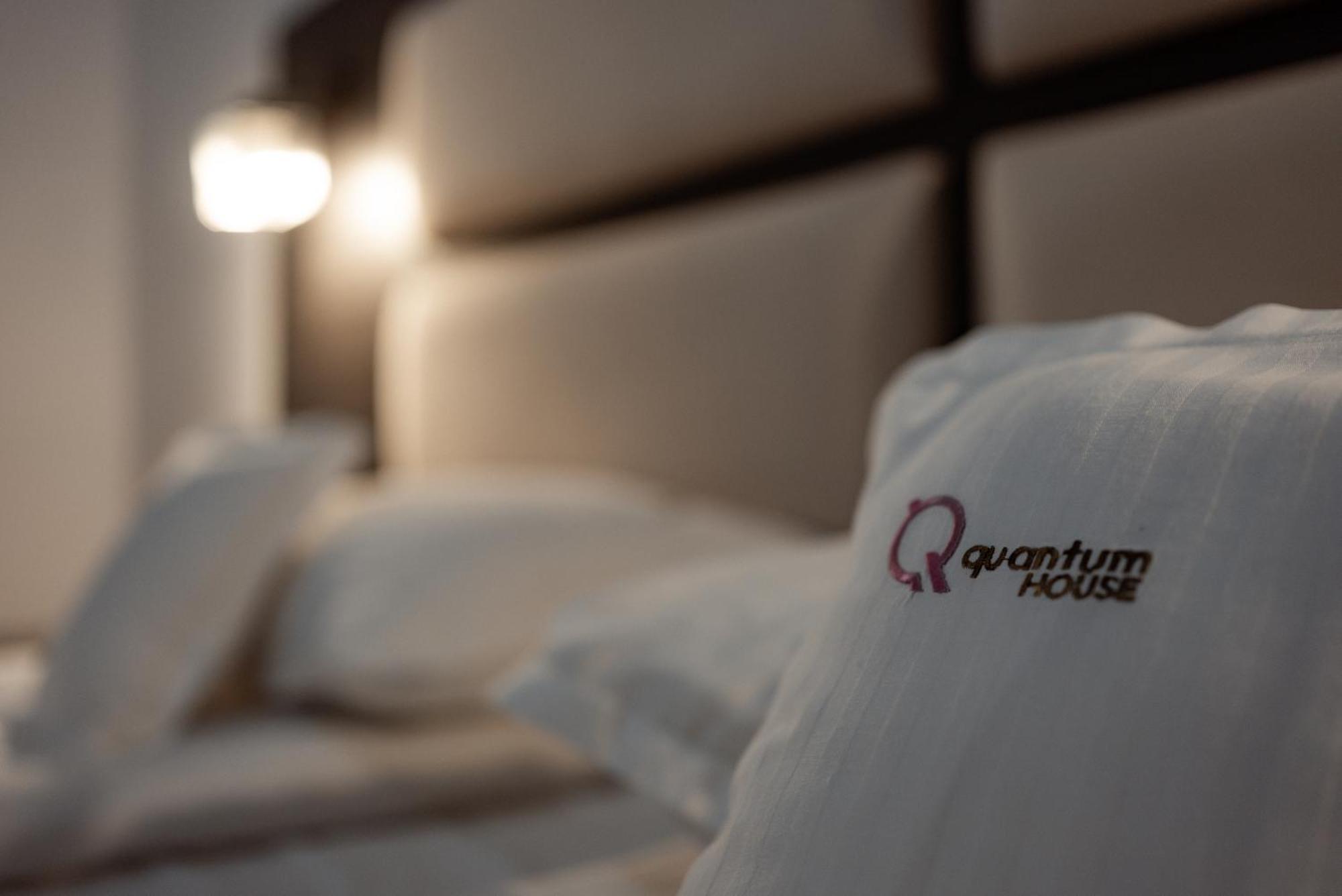 Quantum House Hotel Vatra Dornei Buitenkant foto