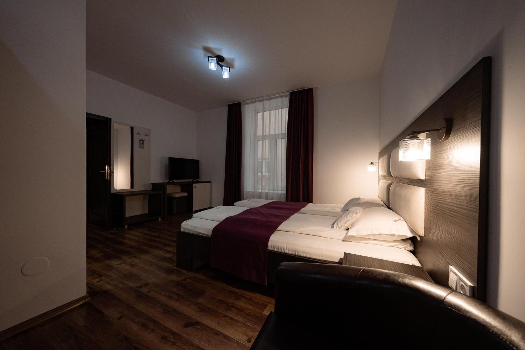 Quantum House Hotel Vatra Dornei Buitenkant foto