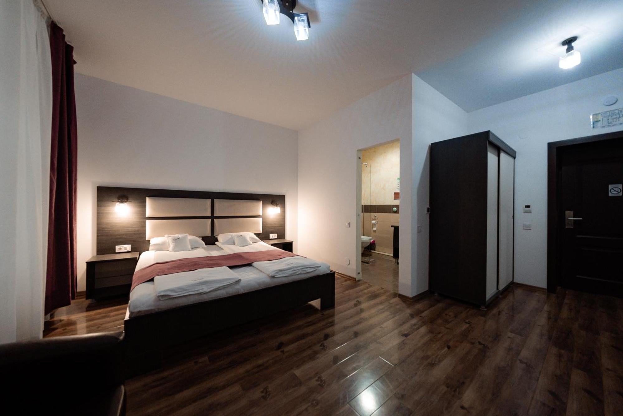 Quantum House Hotel Vatra Dornei Buitenkant foto