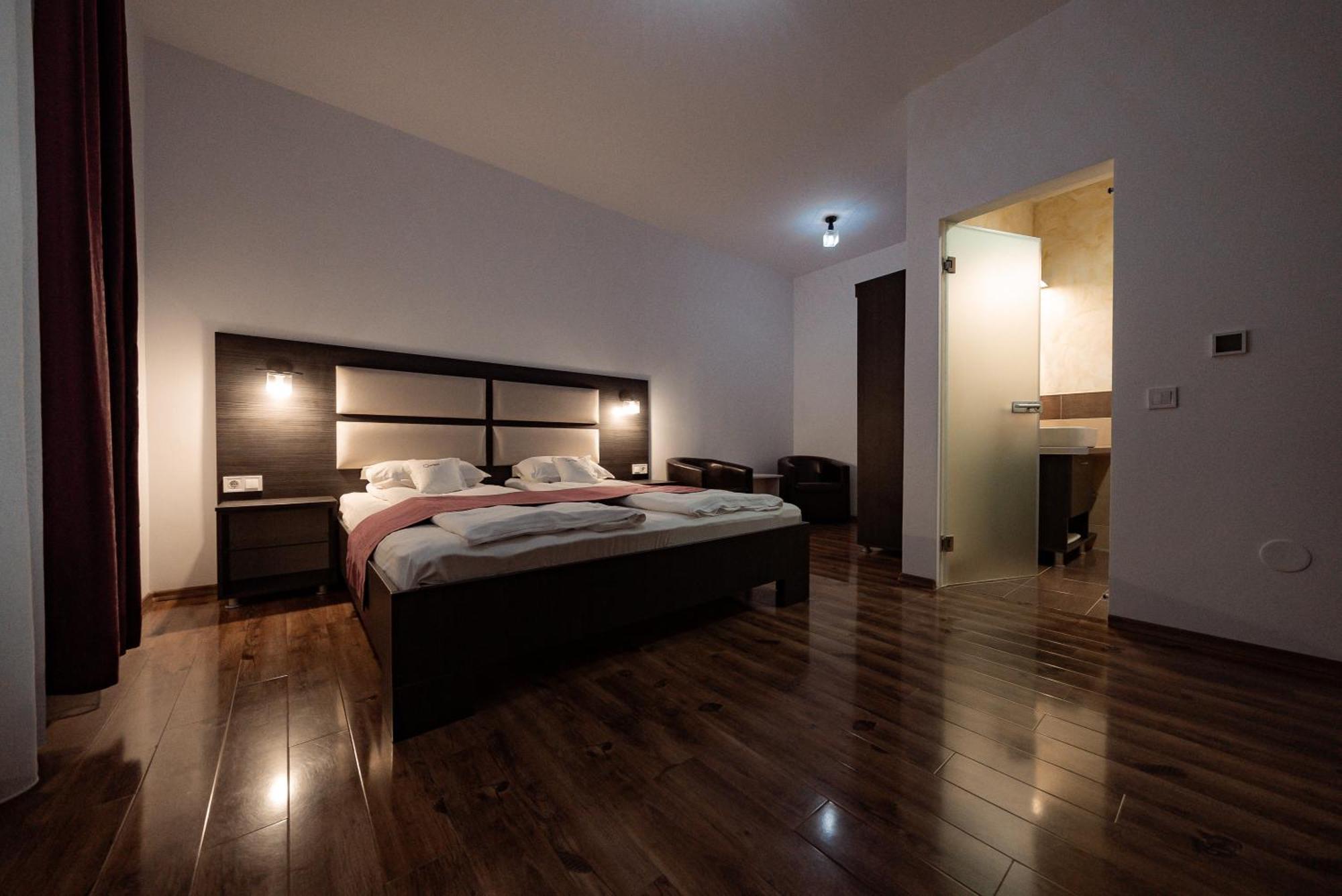 Quantum House Hotel Vatra Dornei Buitenkant foto