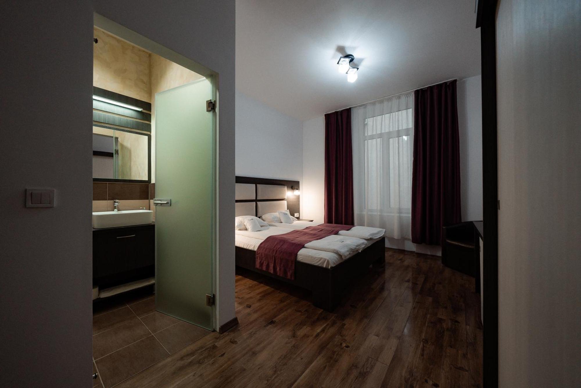 Quantum House Hotel Vatra Dornei Buitenkant foto