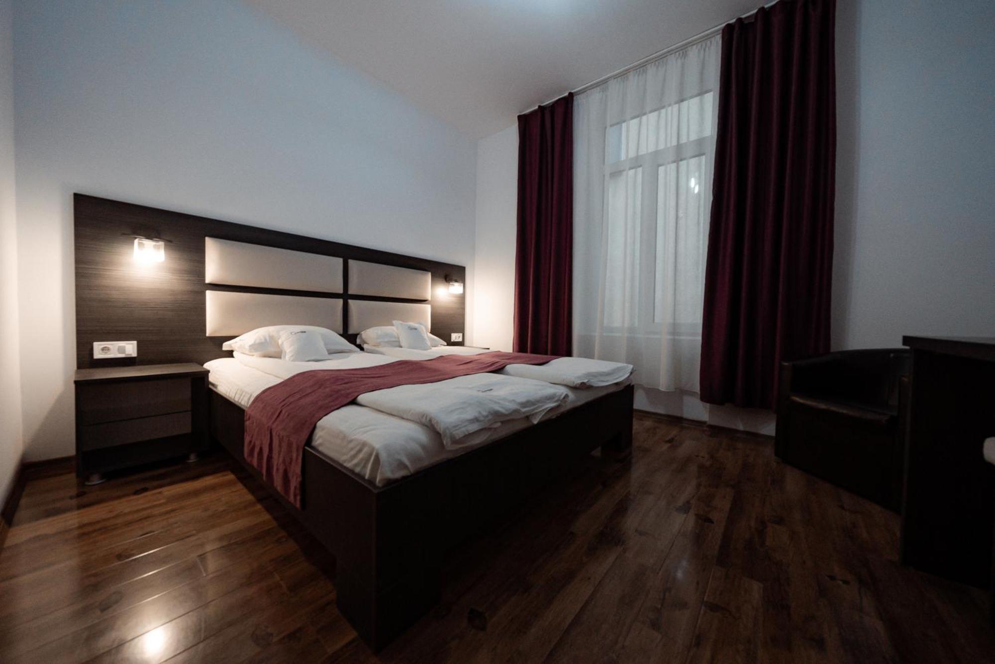 Quantum House Hotel Vatra Dornei Buitenkant foto