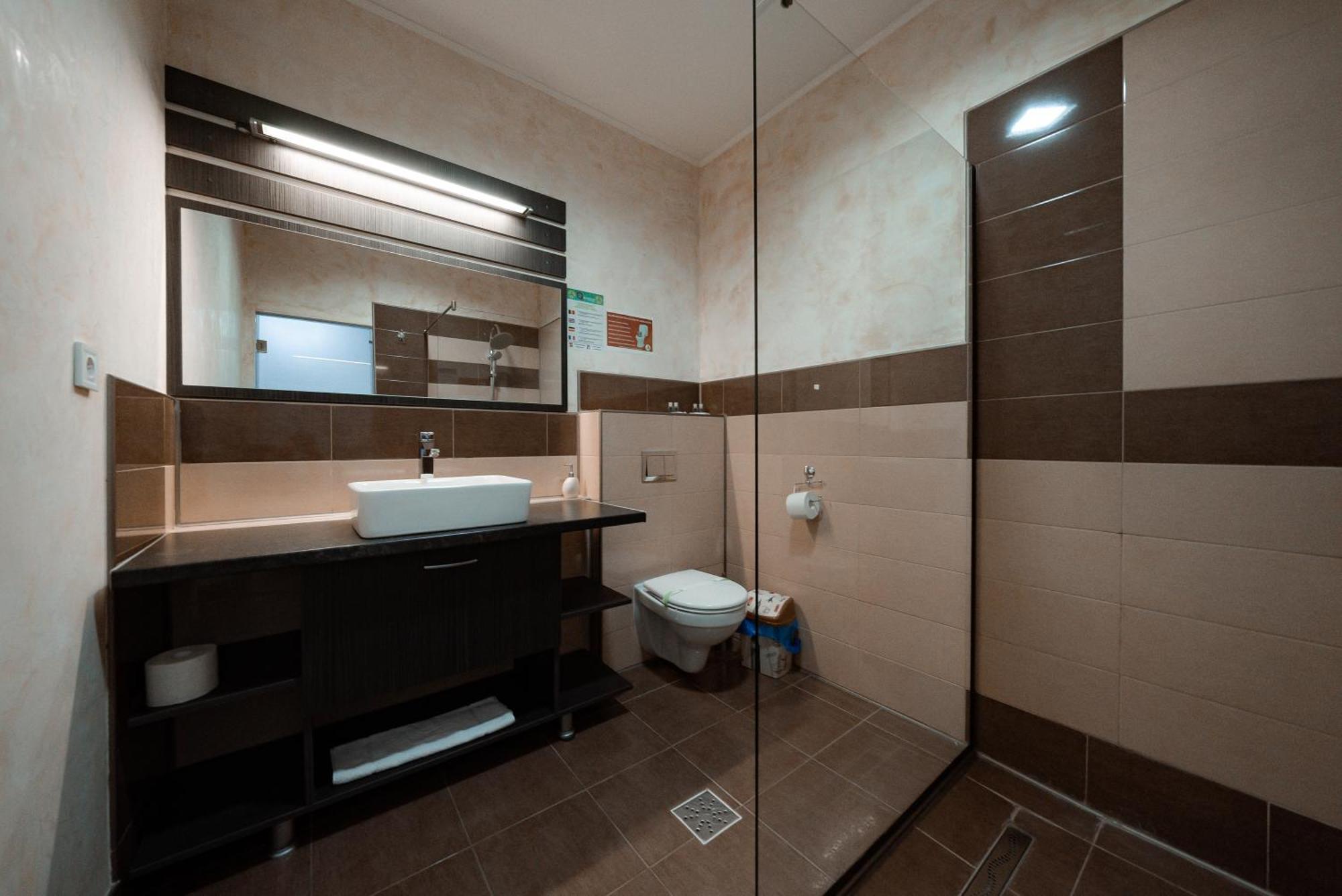 Quantum House Hotel Vatra Dornei Buitenkant foto