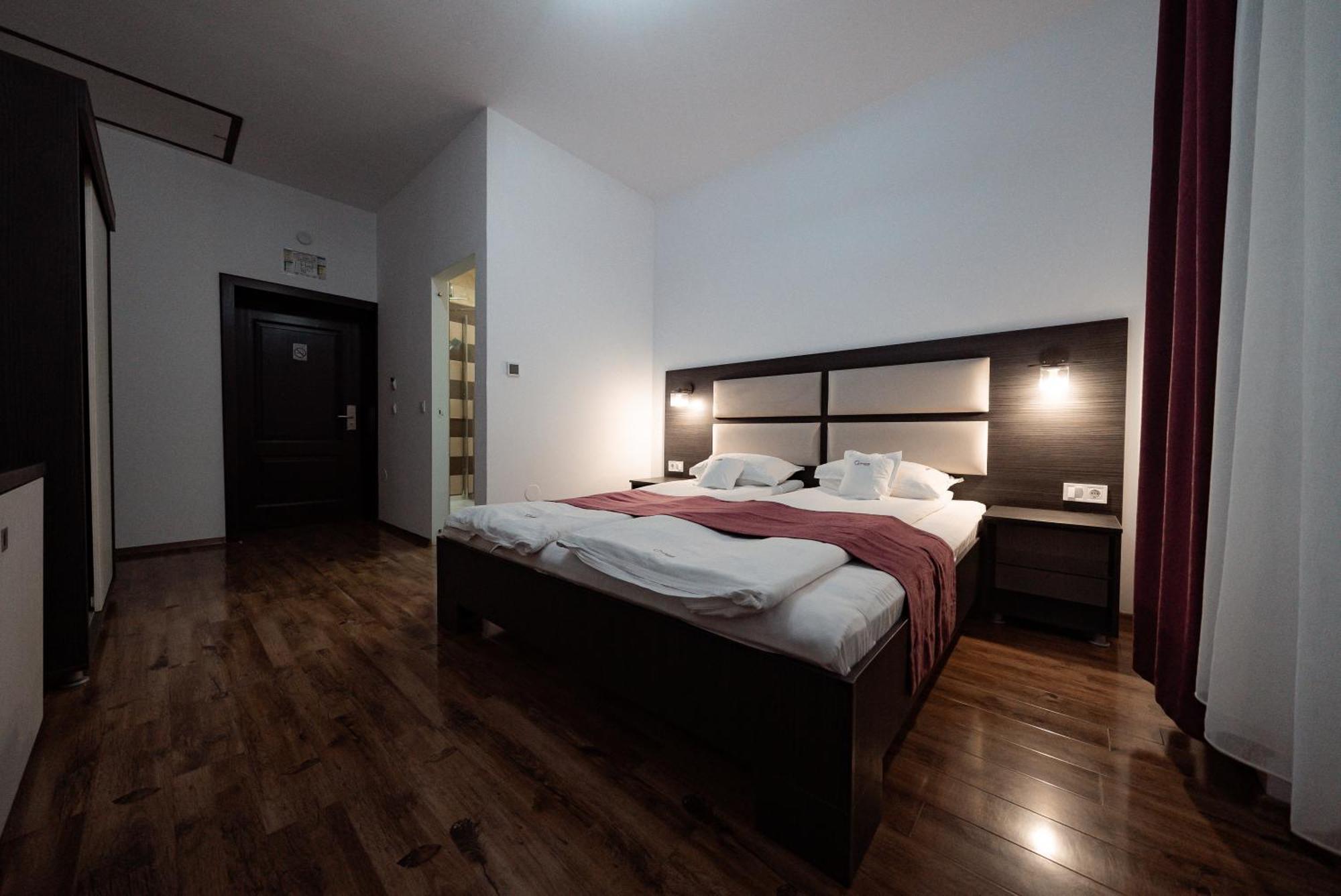 Quantum House Hotel Vatra Dornei Buitenkant foto