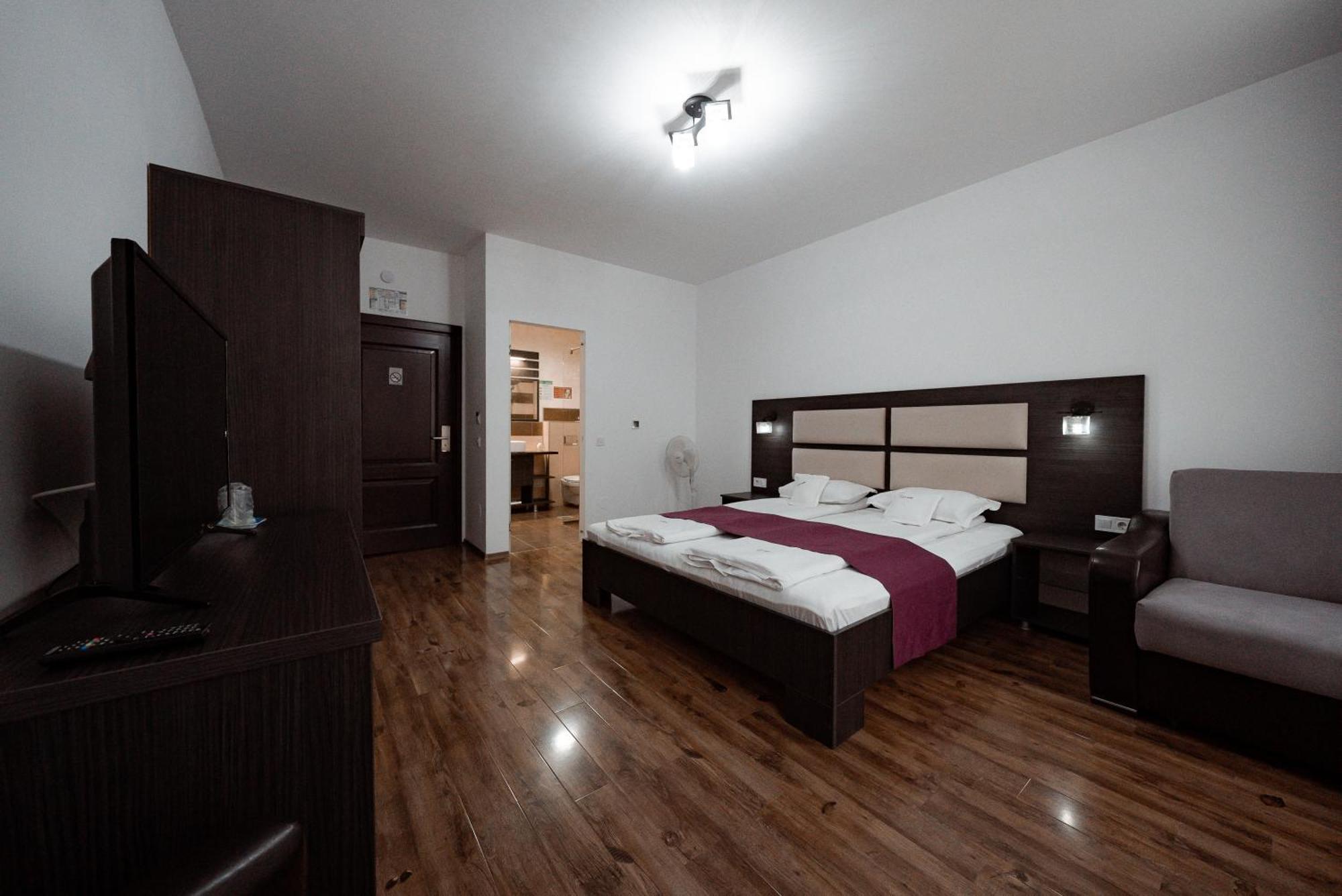 Quantum House Hotel Vatra Dornei Buitenkant foto