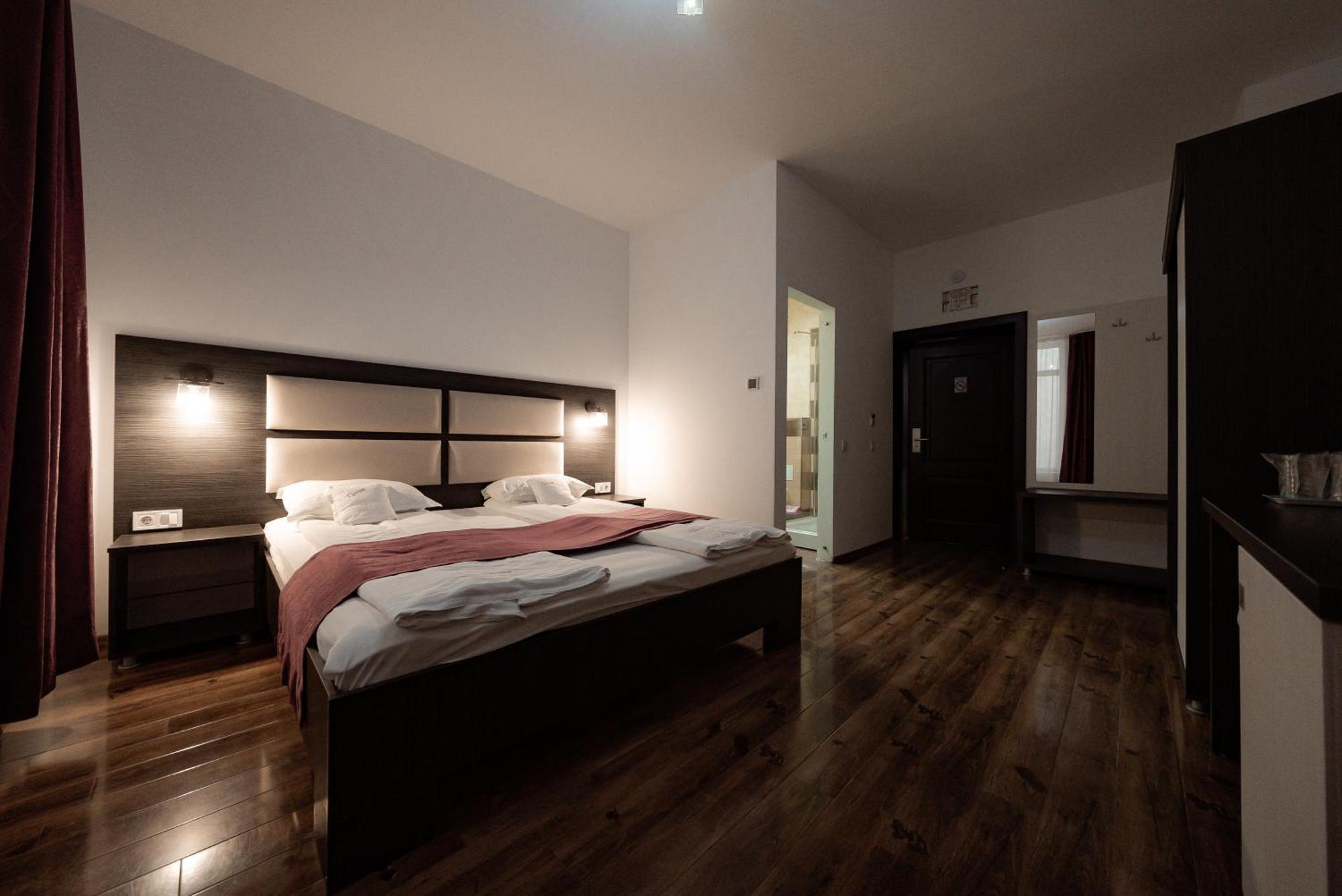 Quantum House Hotel Vatra Dornei Buitenkant foto