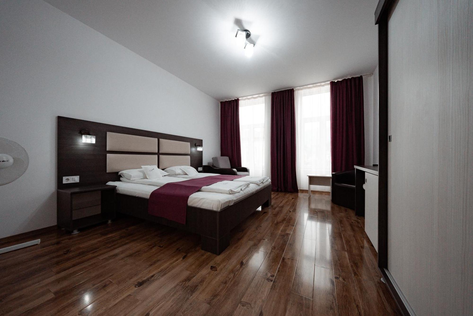 Quantum House Hotel Vatra Dornei Buitenkant foto