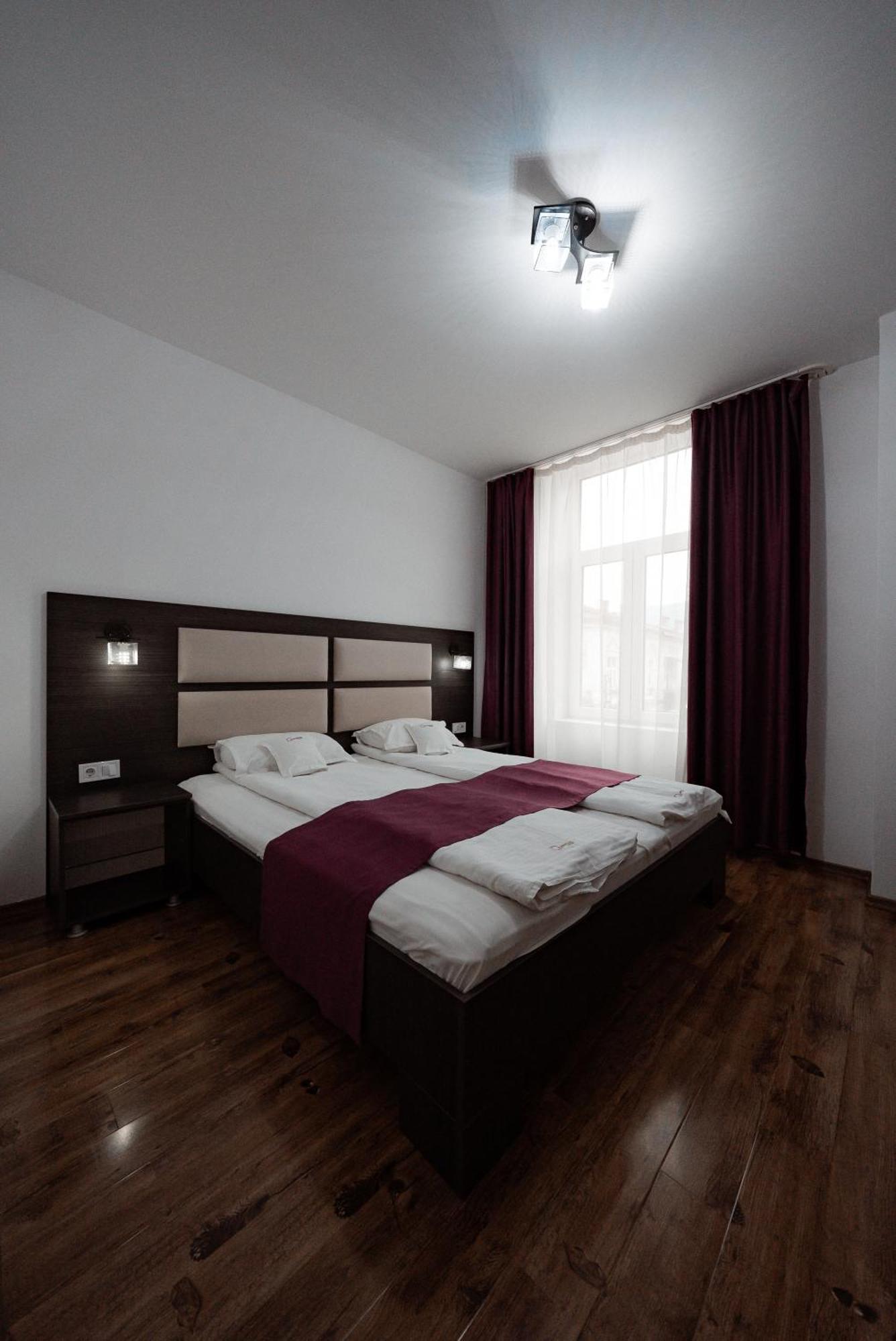 Quantum House Hotel Vatra Dornei Buitenkant foto