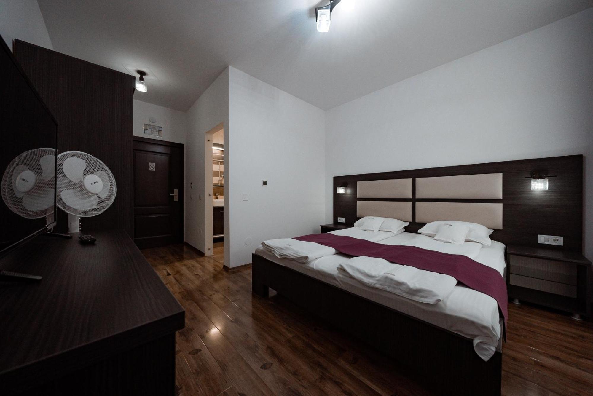 Quantum House Hotel Vatra Dornei Buitenkant foto