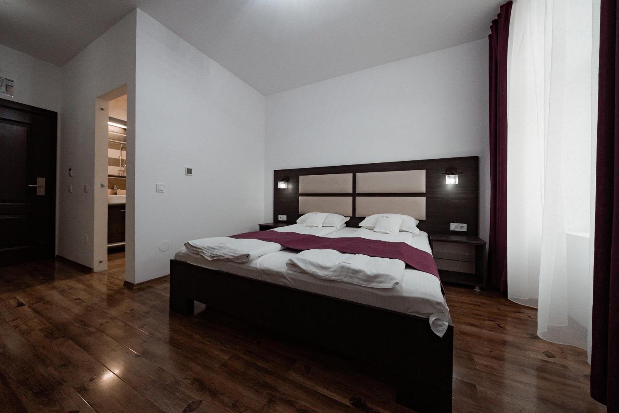 Quantum House Hotel Vatra Dornei Buitenkant foto