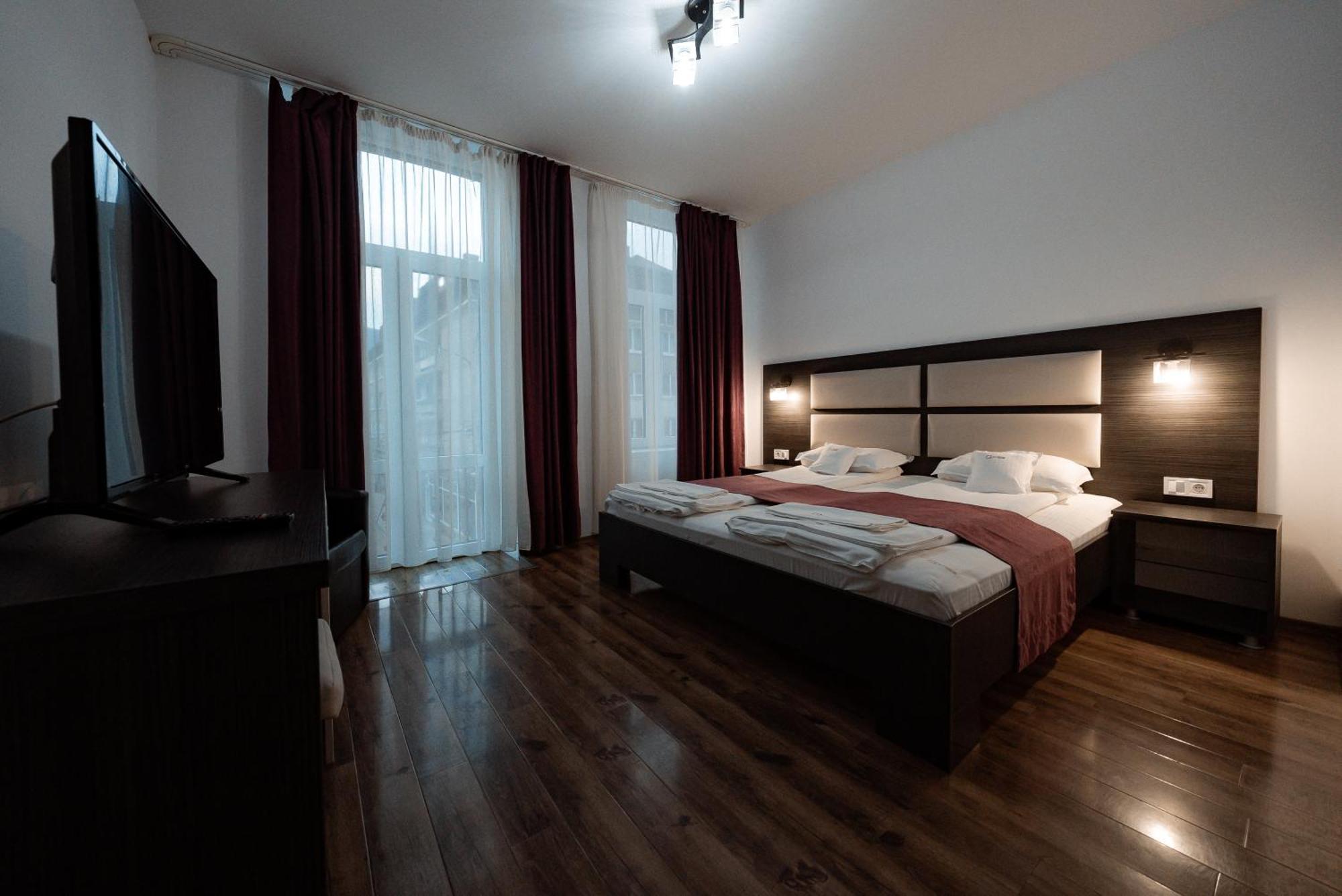Quantum House Hotel Vatra Dornei Buitenkant foto
